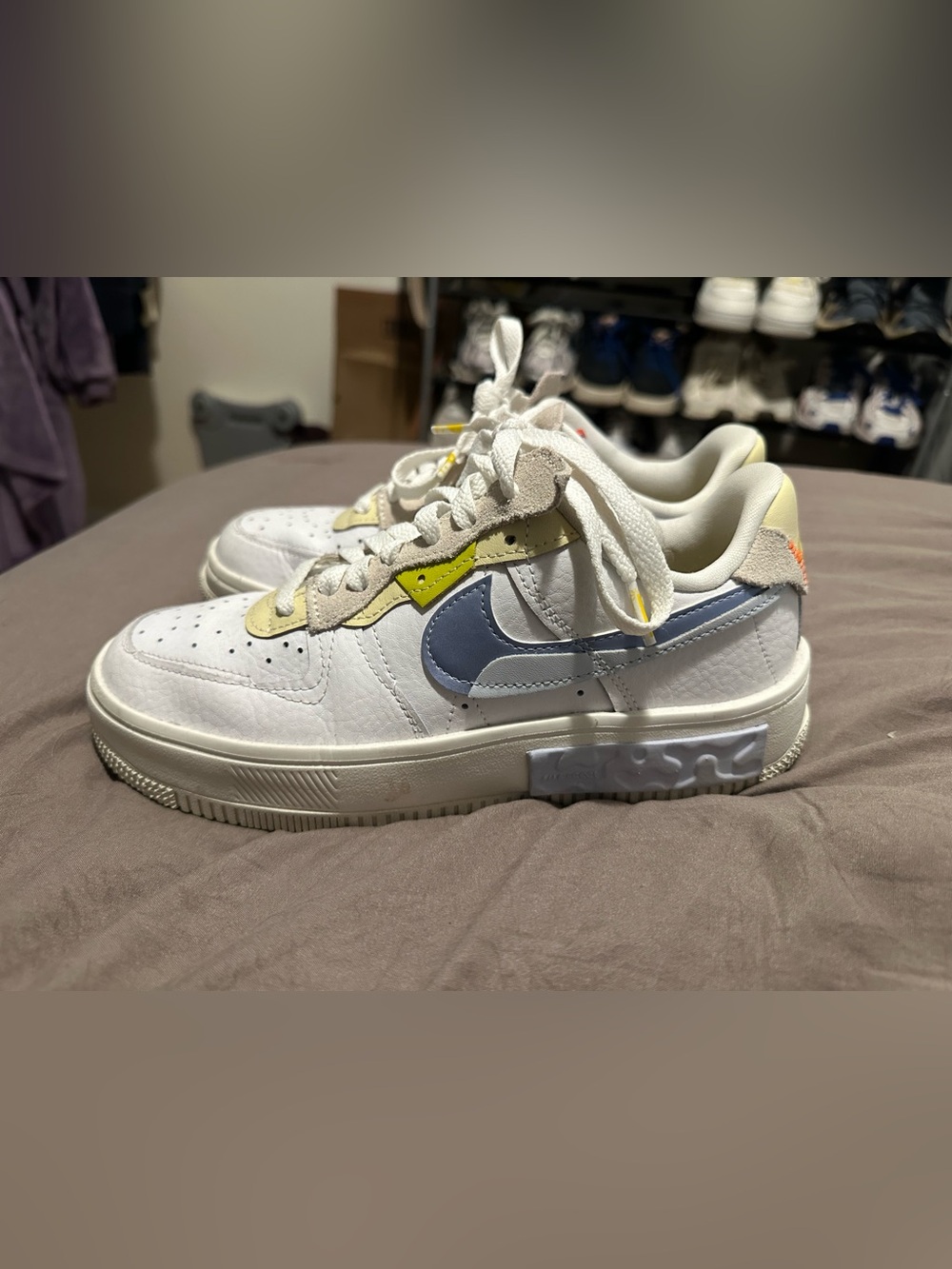 Nike Low-Top Sneakers White with Blue and Yellow Accents